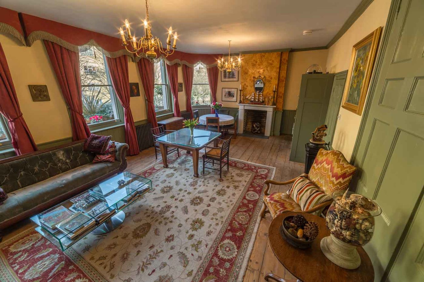 Lounge at Cable Street Inn