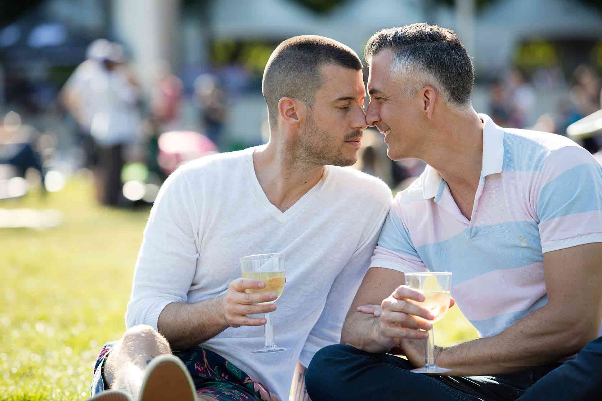 Gay couple in Millennium Park, Chicago, Illinois, USA