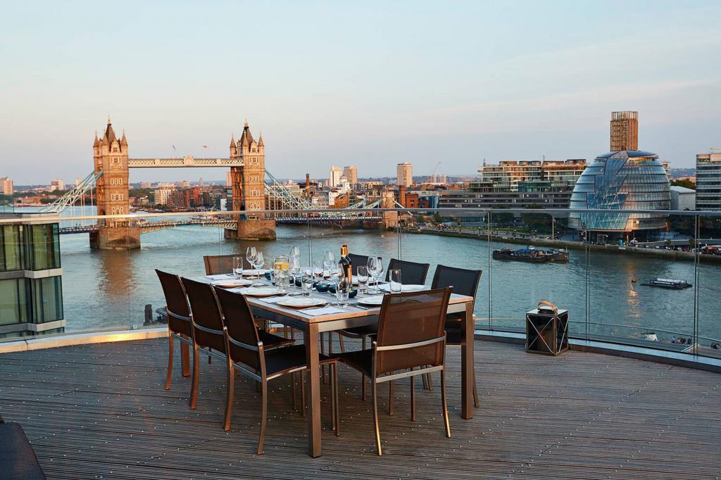 Dinner over Tower Bridge Cheval Three Quays by Cheval Residences