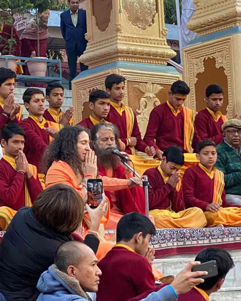 Meditative chanting in Rishikesh, India