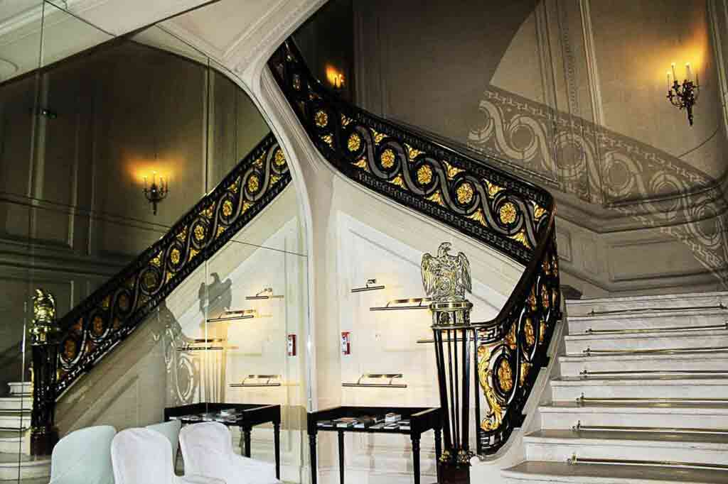 La Maison Champs Élysée stairwell