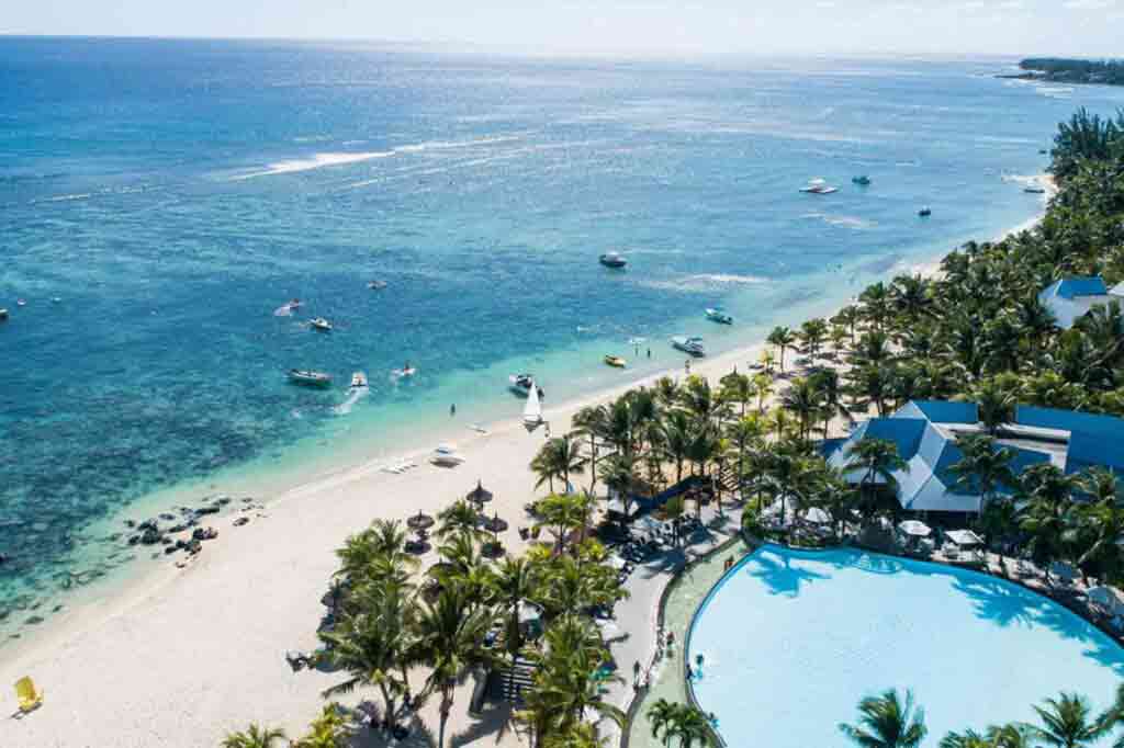 Beachcomber Victoria Resort & Spa, Mauritius pristine beach