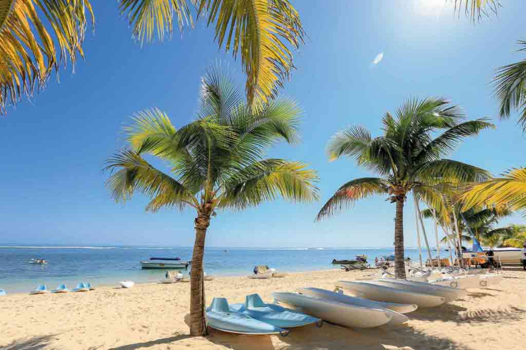 Beachcomber Victoria Resort & Spa, Mauritius sandy beach