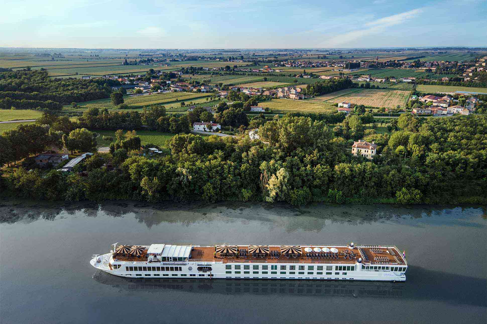 Exterior view of Uniworld Super Ships S.S. La Venezia