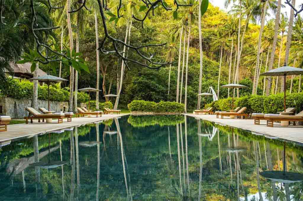 Amankila beach pool