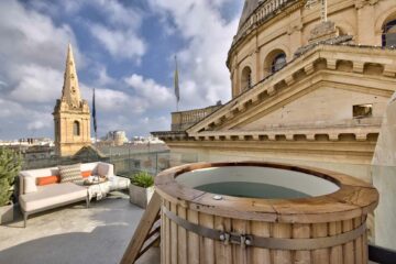Casa Ellul Valletta rooftop suite jacuzzi