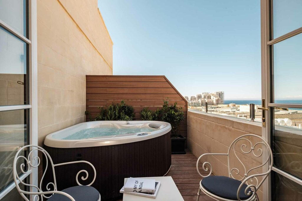 Palais LeBrun Valletta Malta hottub