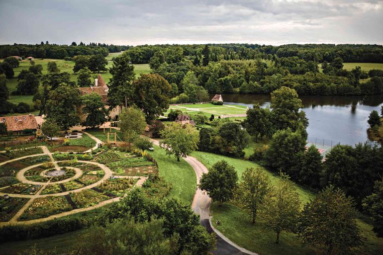 The verdant grounds of Domaine des Etangs, Massignac, France