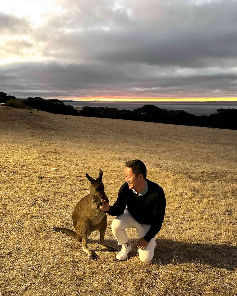 Uwern Jong meets a kangaroo on Kangaroo Island, South Australia, Australia
