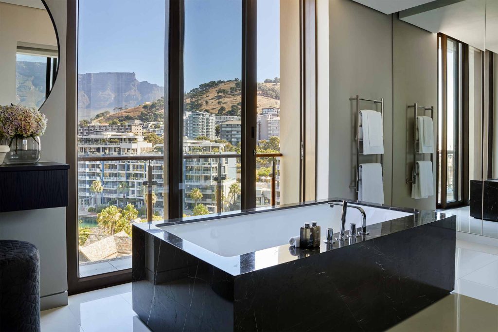Bathtub with a view of Table Mountain at One&Only Cape Town, Cape Town, South Africa