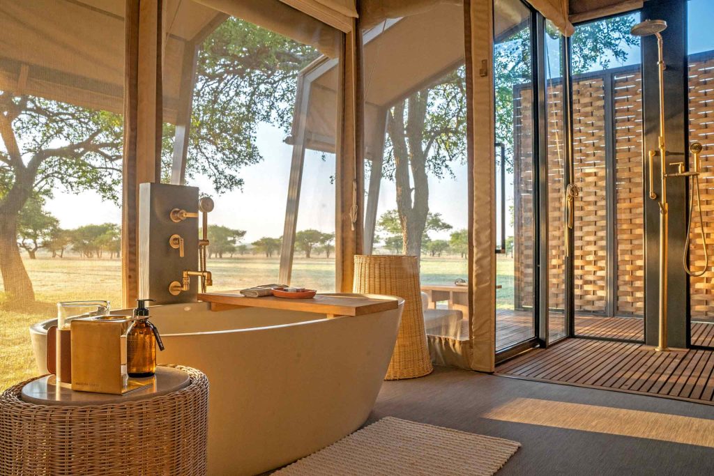 A bathtub with views over the Serengeti, Tanzania