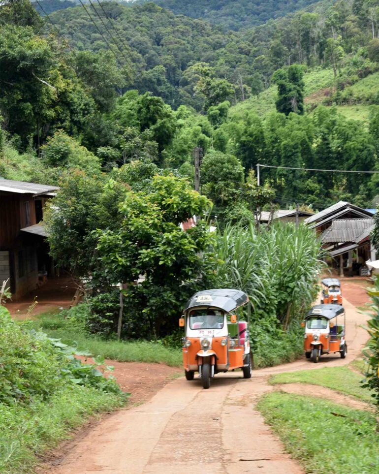 A Chiang Mai tuk-tuk lesson on the streets of rural Thailand