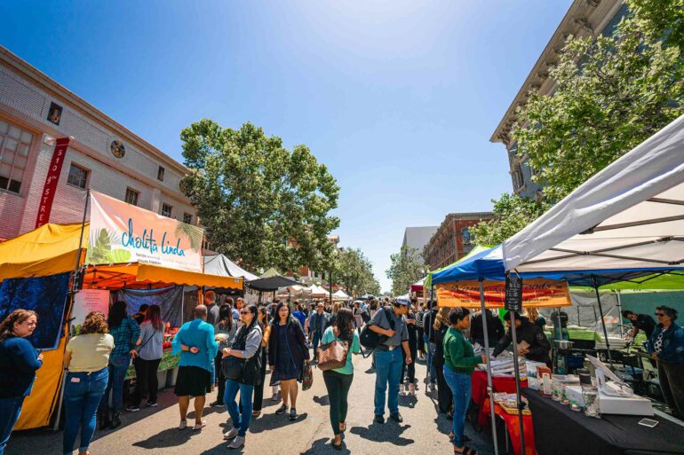A busy Farmers Market in Old Oakland.