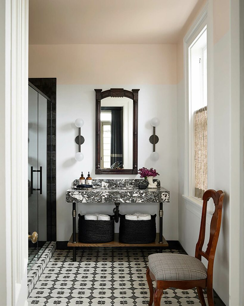 Bathroom with monochrome tiles and dark wooden elements.