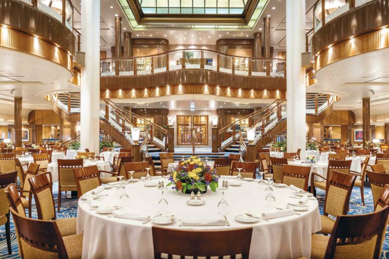 Dining room aboard the Queen Mary 2, Cunard