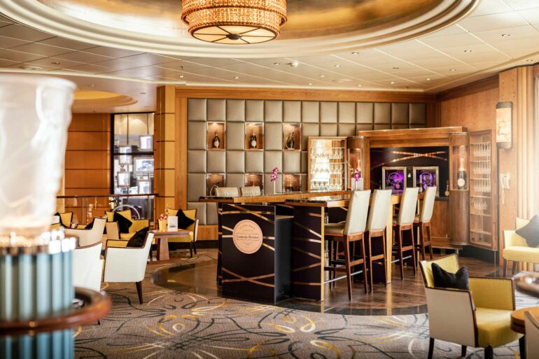 Bar aboard the Queen Mary 2, Cunard