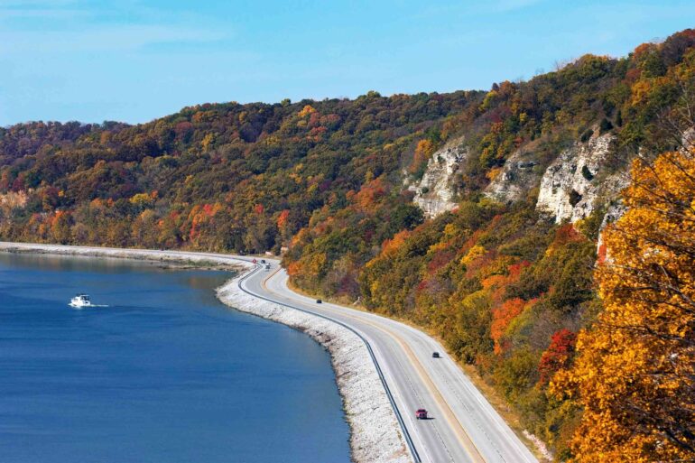The Great River Road in autumn, Illinois, USA