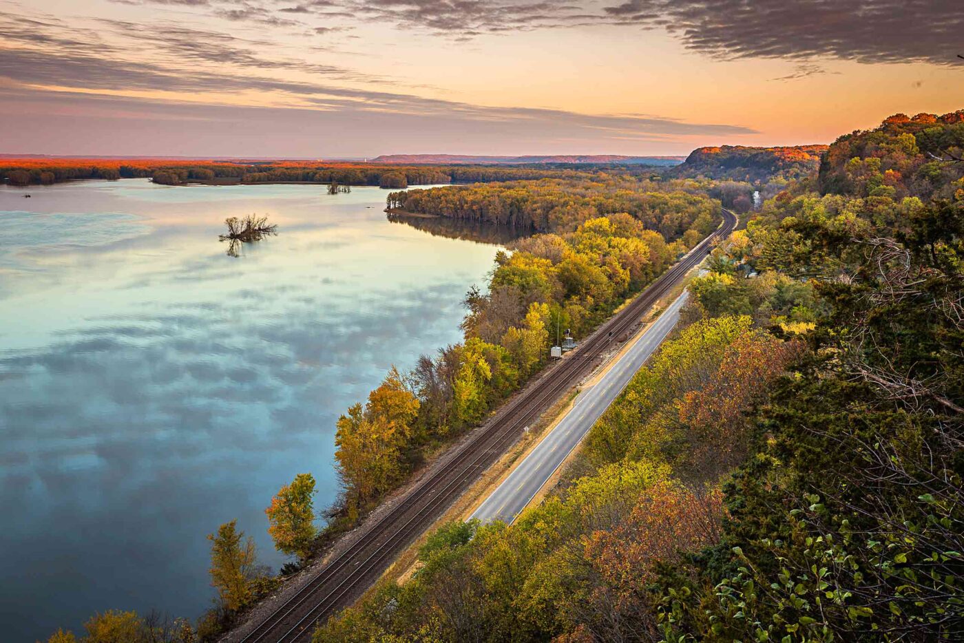 Sunset over the Great River Road in Illinois, USA