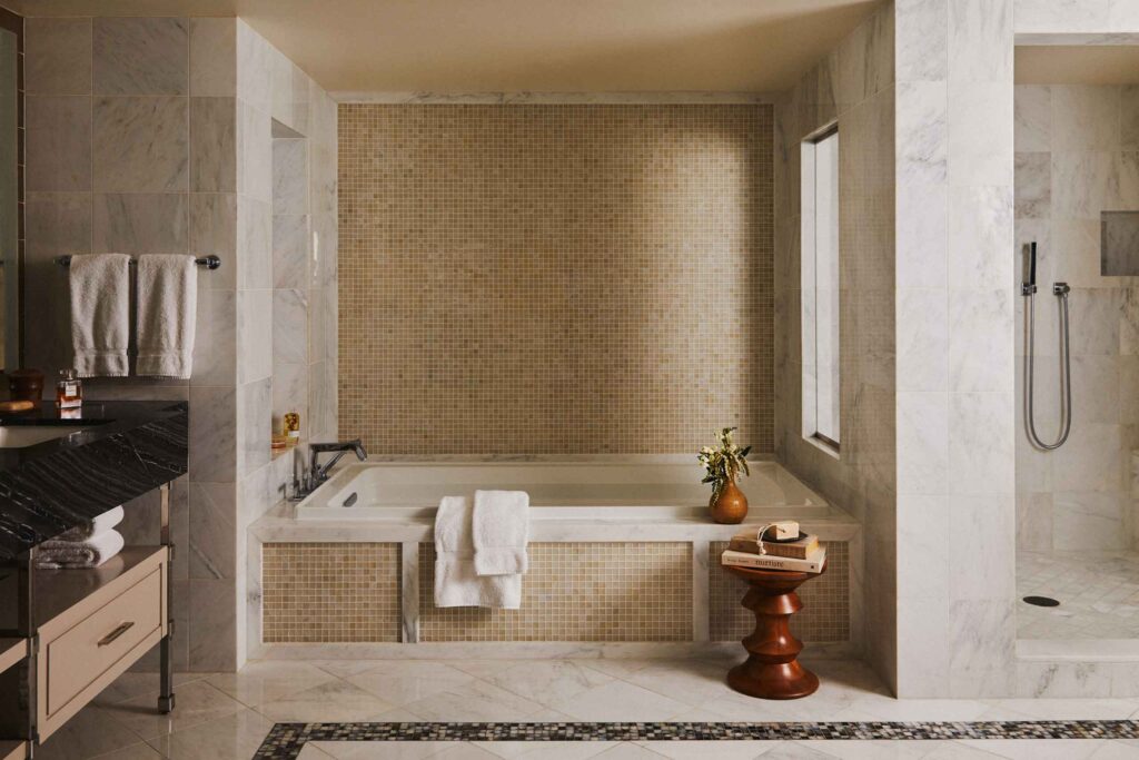 Bathroom suite in white marble and gold tiles