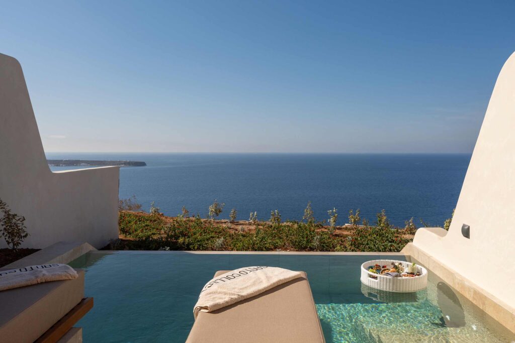 Plunge pool looking out over the Aegean sea
