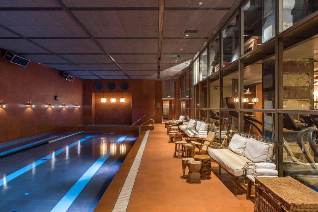 Indoor pool in the French capital