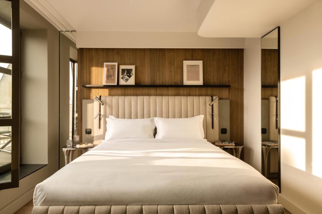 A bedroom at Hôtel Dame des Arts, Paris, France
