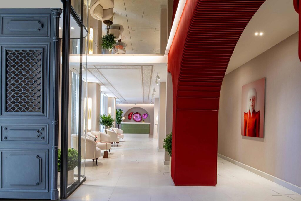 The art-filled entrance area of Casa Foscolo, a Member of Design Hotels, Istanbul, Türkiye