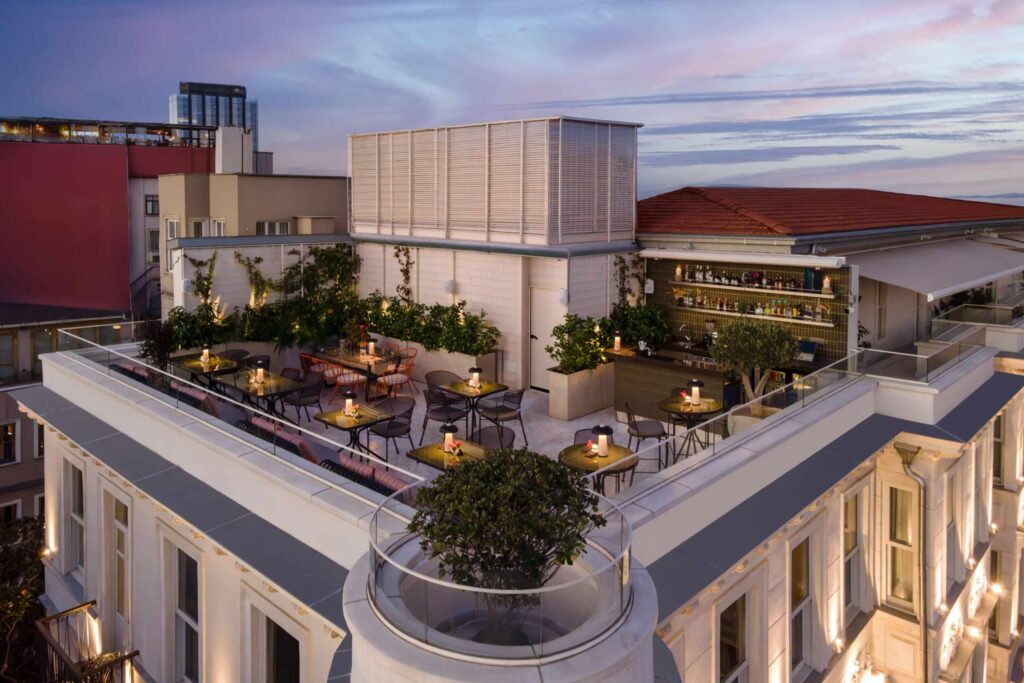 Terrace Bar in Istanbul, Türkiye